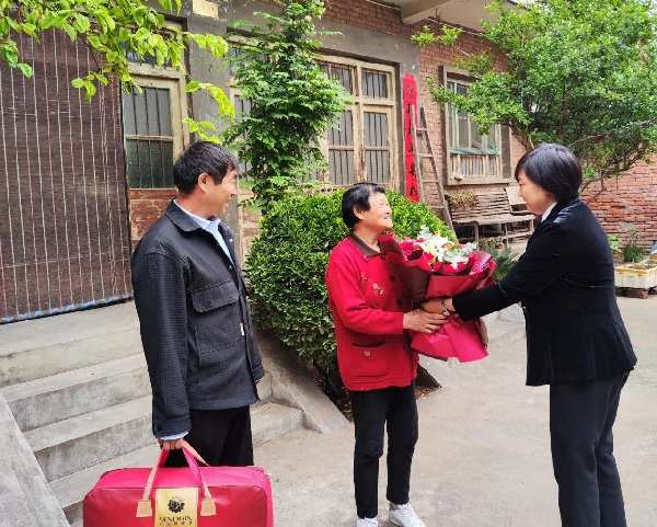 【致敬英烈 关爱母亲】丹凤县妇联开展慰问烈士母亲活动
